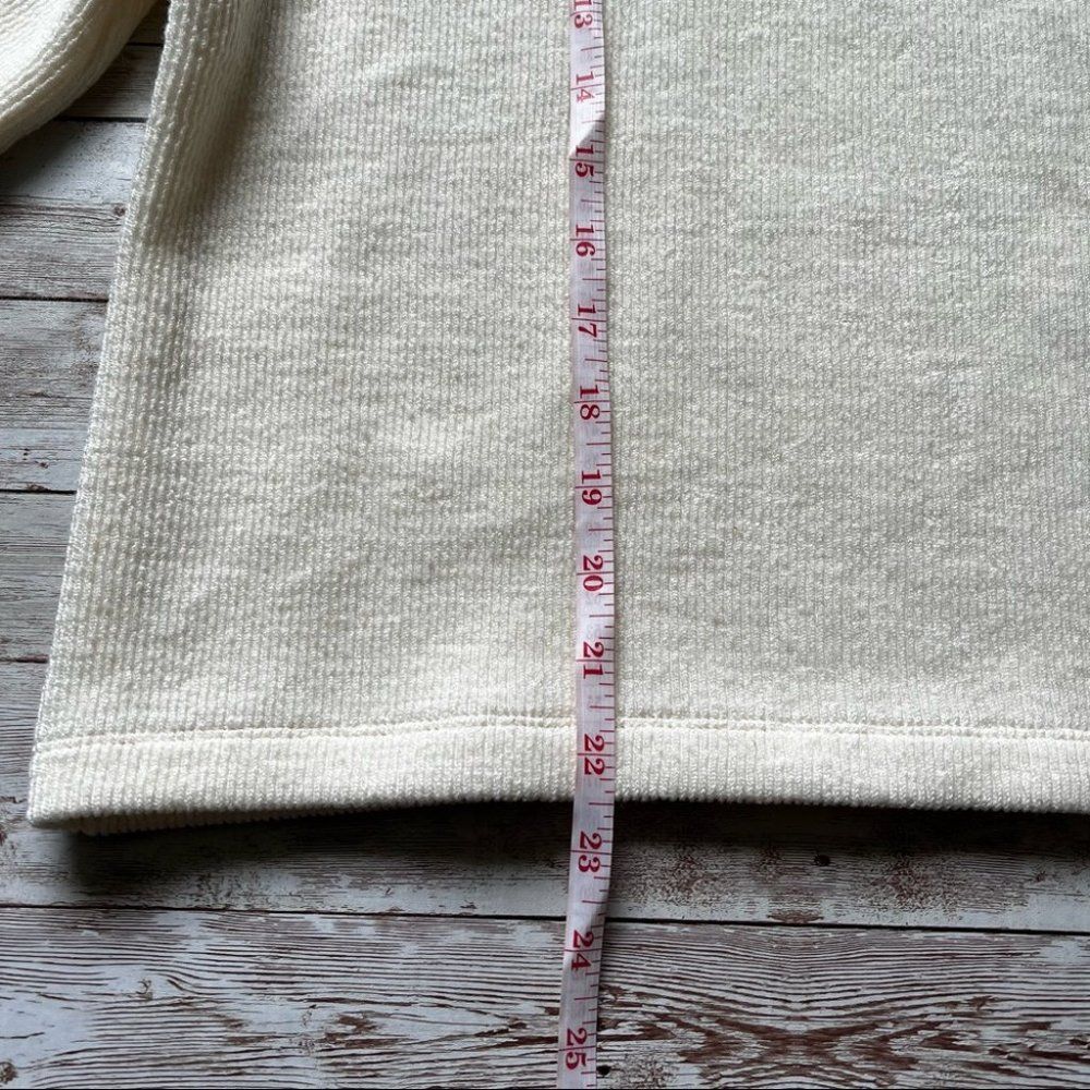 Mod Ref Cream Button Back Ribbed Top Size Small - image 8